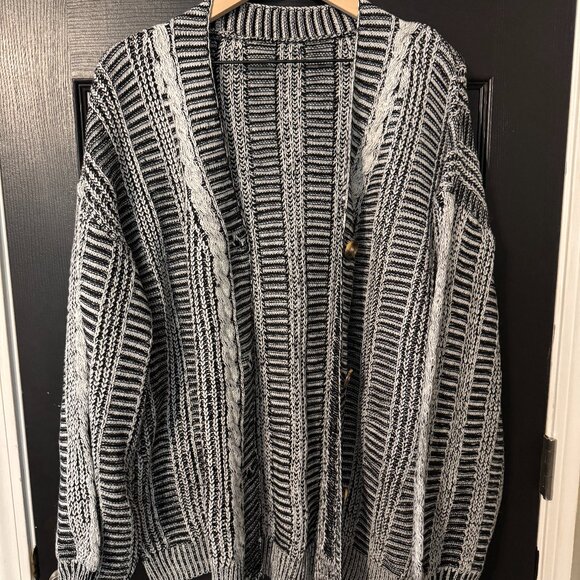 Cupshe Womens Cardigan Sweater Button Front Black White Oversized - Picture 1 of 4